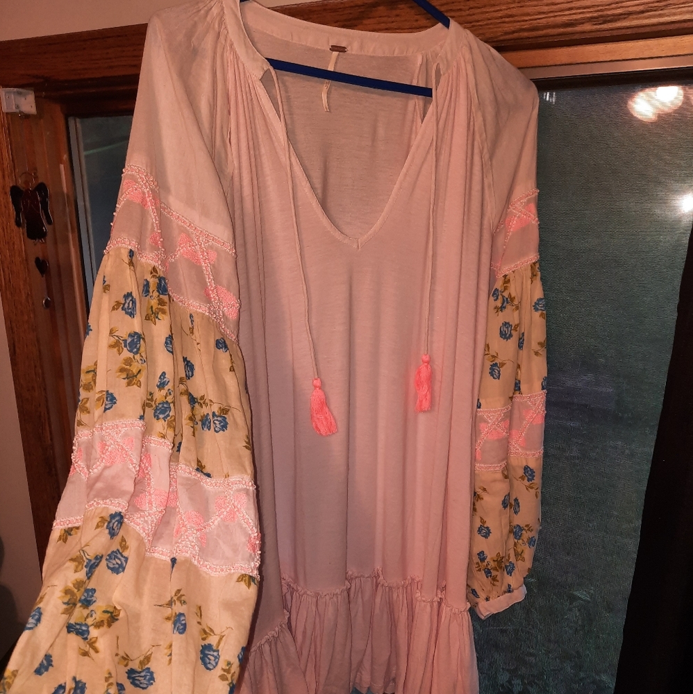 Beautiful balloon sleeve Free People tunic